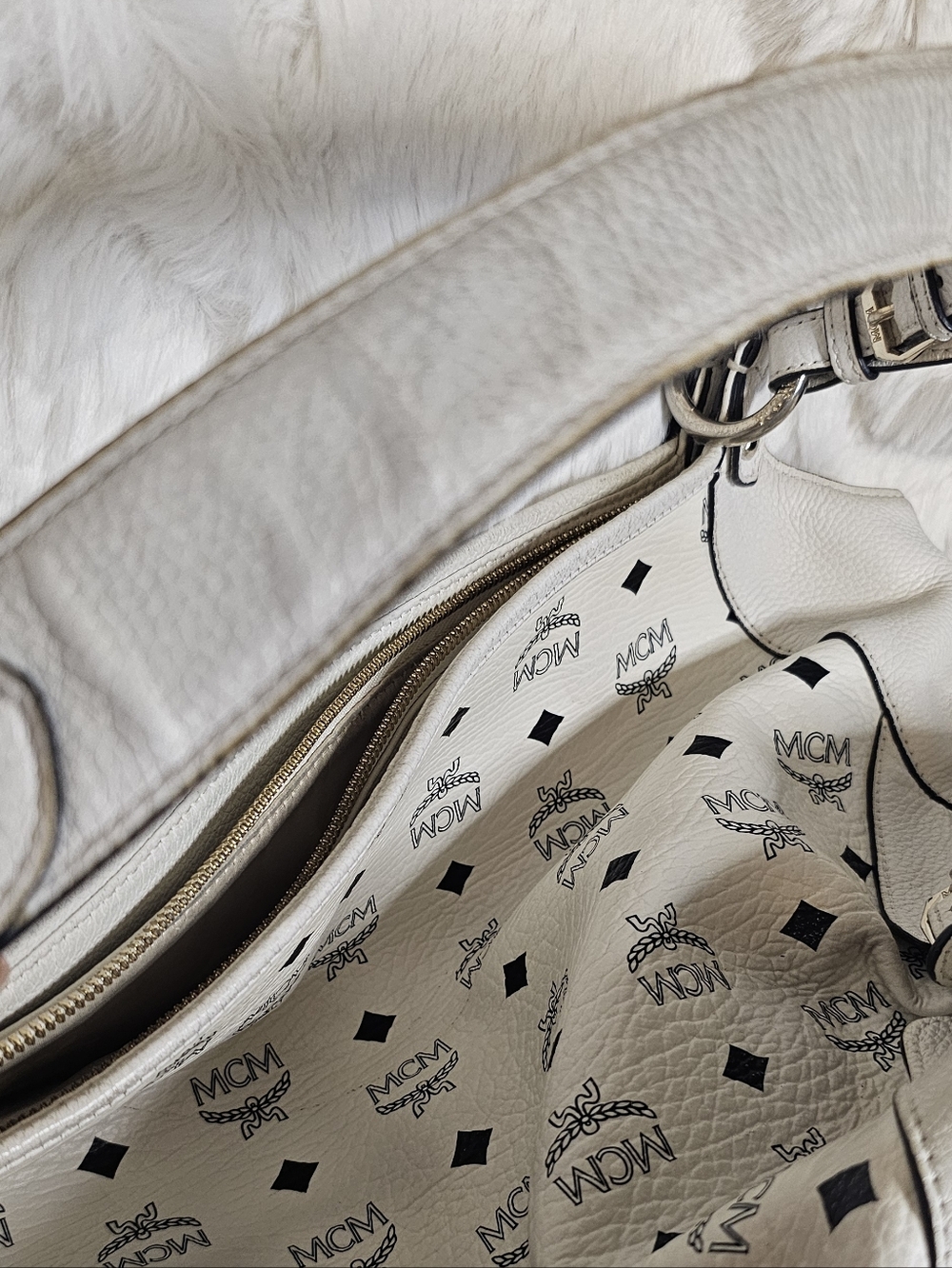 MCM White Visetos Hobo Shoulder Bag - Picture 13 of 15